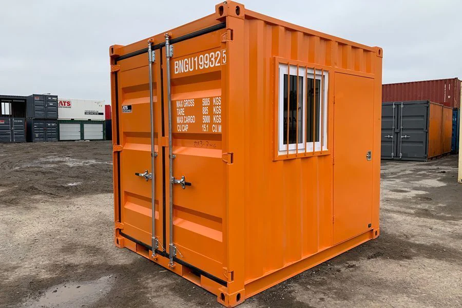 9ft-mini-custom-container-4_1024x1024 MINICONTENEDOR DE 9 PIES CON PUERTA Y VENTANA - Imagen 1
