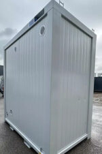 Bloque Sanitario Doble 2,4 × 1,5 m – WC + Urinario Separados, Aislado y Listo para Usar - Imagen 3