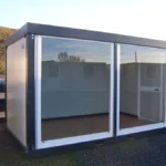 Contenedor Helsinki de 4,8 x 3,5 metros. Ideal como bungalow deportivo, taller, oficina de producción, oficina adicional, oficina de ventas o sala de reuniones.